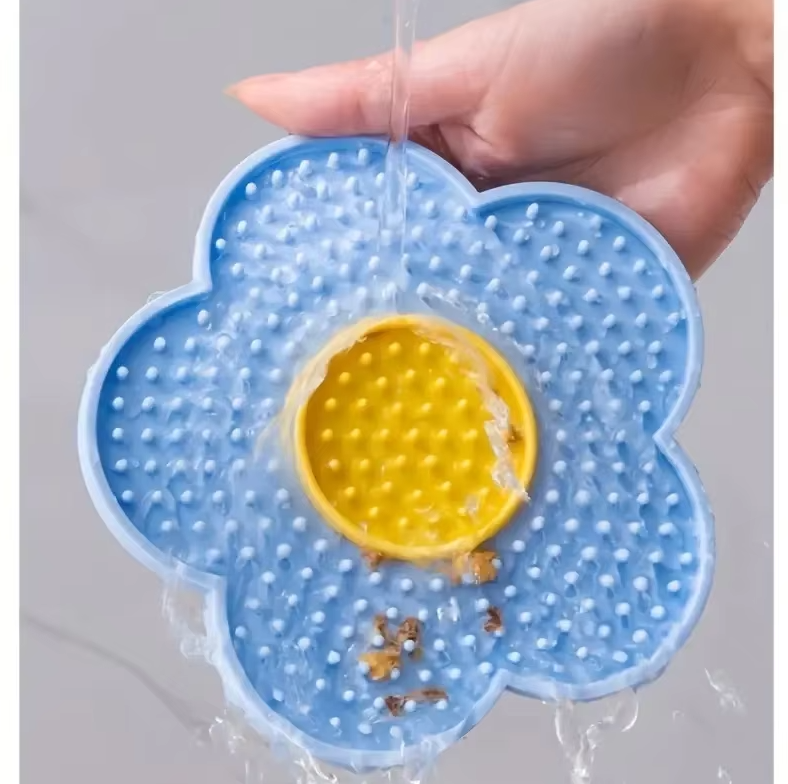 Flower - Shaped Lick Mat For Cats - Absorbent Slow Feeder for Soothing Fur Care