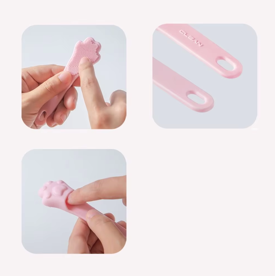 Tongue Scraper For Dogs - Grooming Aid In The Shape Of A Paw For Dental Care